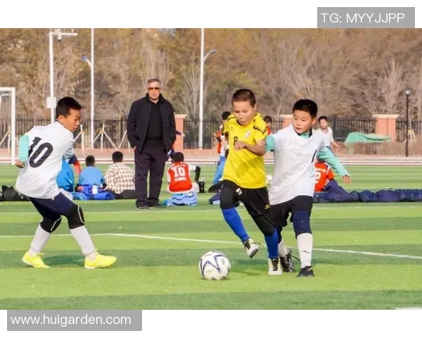 足球明星与中国朋友的友谊故事揭示文化交流与体育精神的深厚联系 足球明星与中国朋友的友谊故事揭示文化交流与体育精神的深厚联系