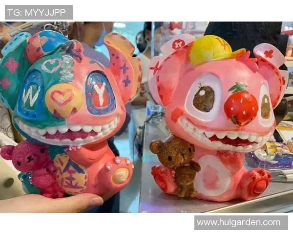 石膏熊娃娃涂色创意活动与足球明星联名展览盛况回顾 石膏熊娃娃涂色创意活动与足球明星联名展览盛况回顾