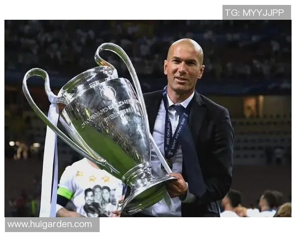 足球明星签名齐达内的传奇故事与辉煌成就揭秘 足球明星签名齐达内的传奇故事与辉煌成就揭秘