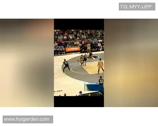 篮球明星的花式扣篮表演展现极致技巧与激情瞬间